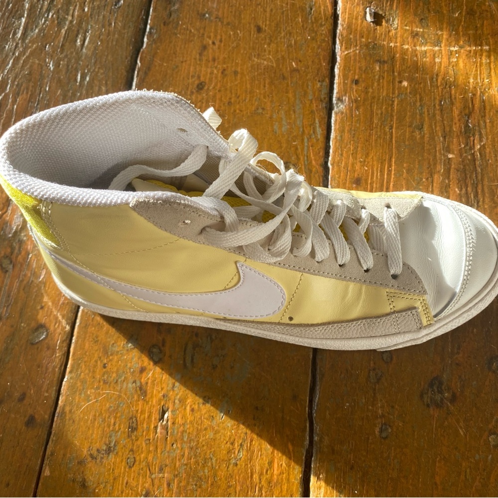 Nike Blazer Mid 77 ‘Bicycle Yellow’ women’s size 8.5 - Picture 3 of 3